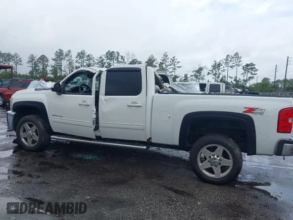 ✅ 2012 Chevrolet Silverado 2500HD LTZ • VIN: 1GC1KYE88CF200220 • Lot: 43410640. Wystawiony na IAAI z przebiegiem 246 702 mil. Bezpłatny archiwum sprzedaży aukcyjnych z USA i szczegółowy raport historii pojazdu na DreamBid. Zdjęcie 14.
