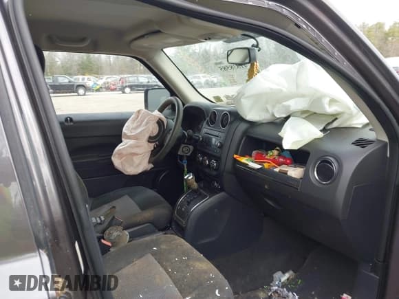 ✅ 2015 Jeep Patriot Sport • VIN: 1C4NJRBB4FD169963 • Lot: 41838585. Listed on IAAI with 80,278 mi. Free auction sales archive from the USA and detailed vehicle history report at DreamBid. Image 5.