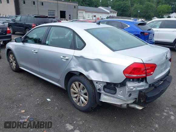 ✅ 2013 Volkswagen Passat S • VIN: 1VWAP7A38DC080506 • Lot: 42680387. Listed on IAAI with 297,230 mi. Free auction sales archive from the USA and detailed vehicle history report at DreamBid. Image 3.