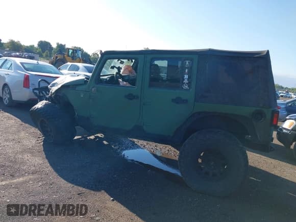 ✅ 2008 Jeep Wrangler Unlimited X • VIN: 1J4GA39198L612727 • Lot: 40128925. Listed on IAAI with 260,573 mi. Free auction sales archive from the USA and detailed vehicle history report at DreamBid. Image 3.