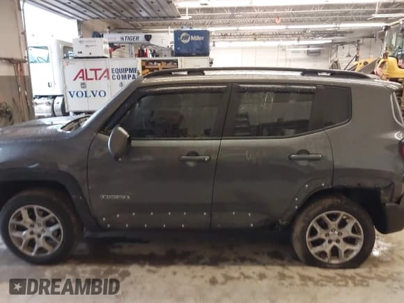 ✅ 2017 Jeep Renegade Latitude • VIN: ZACCJBBB8HPE85191 • Lot: 43573344. Listed on IAAI with 90,979 mi. Free auction sales archive from the USA and detailed vehicle history report at DreamBid. Image 14.