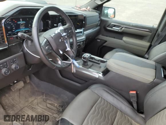 ✅ 2025 Chevrolet Silverado 1500 • VIN: 3GCUKHE87SG273041 • Лот: 69351505. Опубликован ранее на Copart с пробегом 20 300 миль. Бесплатный доступ к архиву аукционных продаж из США и подробный отчёт об истории автомобиля на DreamBid. Изображение 7.