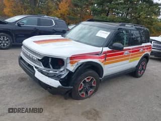✅ 2025 Ford Bronco • VIN: 3FMCR9KN2SRE84798 • Lot: 43518488. Wystawiony na IAAI z przebiegiem 6 885 mil. Bezpłatny archiwum sprzedaży aukcyjnych z USA i szczegółowy raport historii pojazdu na DreamBid. Zdjęcie 2.