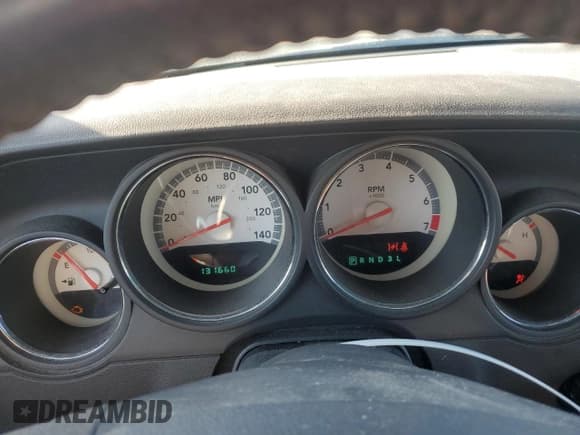 ✅ 2009 Dodge Challenger SE • VIN: 2B3LJ44V69H559165 • Lot: 75108994. Wystawiony na Copart z przebiegiem 131 660 mil. Bezpłatny archiwum sprzedaży aukcyjnych z USA i szczegółowy raport historii pojazdu na DreamBid. Zdjęcie 9.