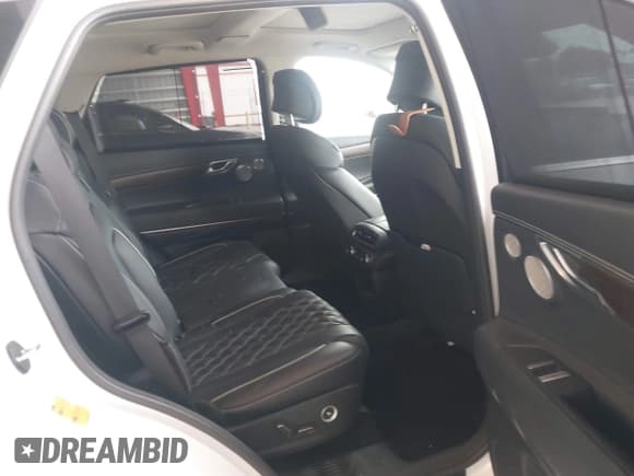 ✅ 2023 Genesis GV80 • VIN: KMUHCESCXPU124632 • Lot: 42648880. Wystawiony na IAAI z przebiegiem 21 713 mil. Bezpłatny archiwum sprzedaży aukcyjnych z USA i szczegółowy raport historii pojazdu na DreamBid. Zdjęcie 8.