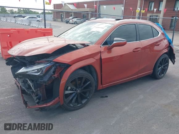 ✅ 2019 Lexus UX 200 • VIN: JTHY3JBH8K2007240 • Lot: 42893981. Wystawiony na IAAI z przebiegiem 63 624 mil. Bezpłatny archiwum sprzedaży aukcyjnych z USA i szczegółowy raport historii pojazdu na DreamBid. Zdjęcie 2.