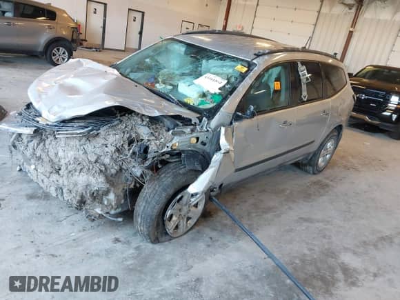 2014 Chevrolet Traverse LS z VIN 1GNKRFED3EJ338191, wystawiony jako IAAI lot #43161854 z przebiegiem Nie podano mil oraz . Historia ofert i sprzedaży dostępna na DreamBid. Obrazek 2.