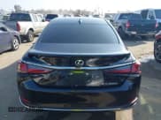 ✅ 2024 Lexus ES 300h • VIN: 58ADA1C1XRU054330 • Lot: 43551508. Wystawiony na IAAI z przebiegiem 7 928 mil. Bezpłatny archiwum sprzedaży aukcyjnych z USA i szczegółowy raport historii pojazdu na DreamBid. Zdjęcie 16.