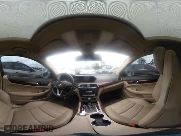 ✅ 2015 Mercedes-Benz C 250 • VIN: WDDGJ4HB4FG369524 • Лот: 43527542. Опубликован ранее на IAAI с пробегом 75 325 миль. Бесплатный доступ к архиву аукционных продаж из США и подробный отчёт об истории автомобиля на DreamBid. Изображение 18.