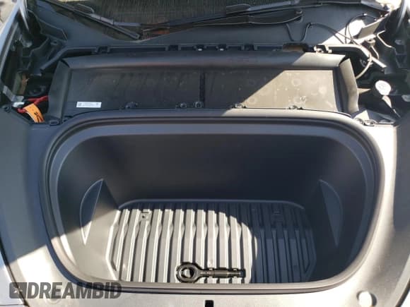 ✅ 2024 Tesla Model Y Long Range • VIN: 7SAYGAEE6RF131749 • Lot: 74548014. Wystawiony na Copart z przebiegiem 1 042 mil. Bezpłatny archiwum sprzedaży aukcyjnych z USA i szczegółowy raport historii pojazdu na DreamBid. Zdjęcie 12.