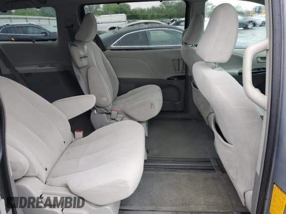 ✅ 2012 Toyota Sienna LE AAS • VIN: 5TDKK3DCXCS225522 • Lot: 61232135. Listed on Copart with 147,310 mi. Free auction sales archive from the USA and detailed vehicle history report at DreamBid. Image 11.