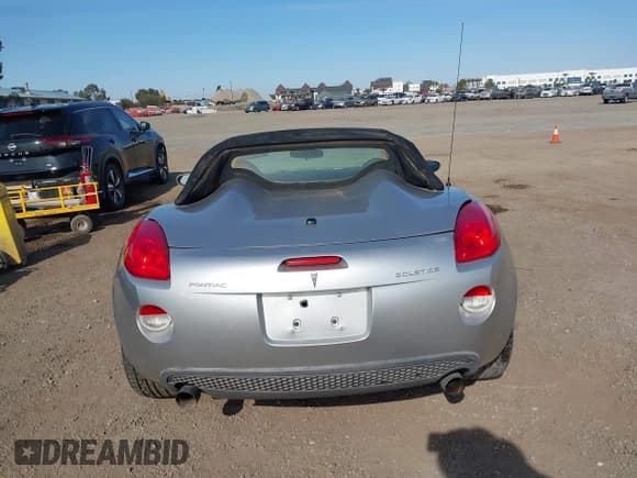 ✅ 2007 Pontiac Solstice • VIN: 1G2MB35B57Y111621 • Lot: 41332760. Listed on IAAI with 49,784 mi. Free auction sales archive from the USA and detailed vehicle history report at DreamBid. Image 16.