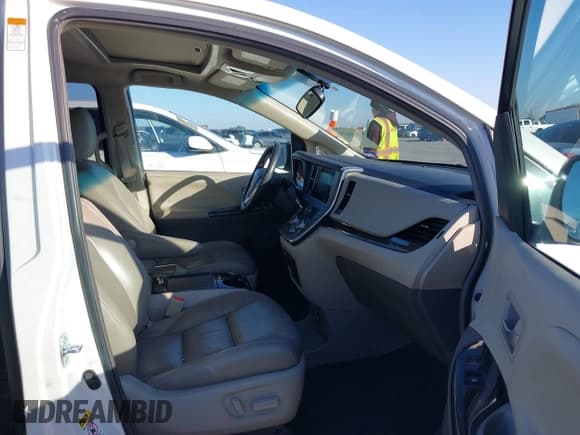 ✅ 2016 Toyota Sienna XLE • VIN: 5TDYK3DC6GS758189 • Lot: 41598251. Listed on IAAI with 129,050 mi. Free auction sales archive from the USA and detailed vehicle history report at DreamBid. Image 5.