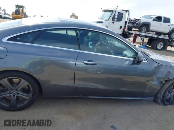 ✅ 2018 Mercedes-Benz E 400 • VIN: WDD1J6FBXJF023366 • Lot: 42040972. Wystawiony na IAAI z przebiegiem Nie podano. Bezpłatny archiwum sprzedaży aukcyjnych z USA i szczegółowy raport historii pojazdu na DreamBid. Zdjęcie 13.