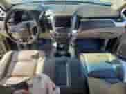 2019 Chevrolet Suburban LT z VIN 1GNSCHKCXKR161435, wystawiony jako Copart lot #90894635 z przebiegiem 189 459 mil mil oraz Czysty tytuł • Clean title. Historia ofert i sprzedaży dostępna na DreamBid. Obrazek 8.