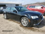 ✅ 2018 Chrysler 300 Touring • VIN: 2C3CCARG2JH324885 • Lot: 44934934. Wystawiony na Copart z przebiegiem 74 715 mil. Bezpłatny archiwum sprzedaży aukcyjnych z USA i szczegółowy raport historii pojazdu na DreamBid. Zdjęcie 4.