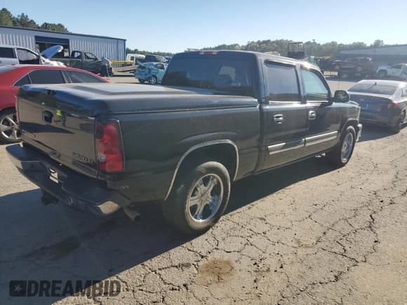 ✅ 2004 Chevrolet Silverado 1500 LS • VIN: 2GCEC13T441330761 • Lot: 76060604. Wystawiony na Copart z przebiegiem 1 000 936 mil. Bezpłatny archiwum sprzedaży aukcyjnych z USA i szczegółowy raport historii pojazdu na DreamBid. Zdjęcie 3.