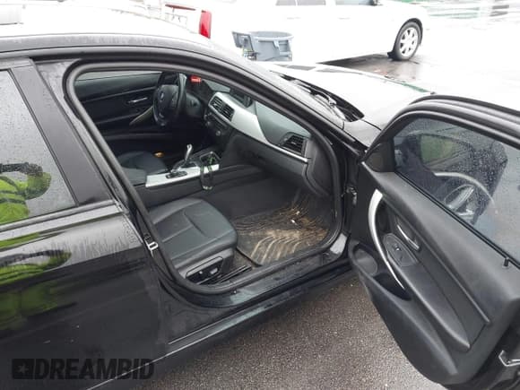 ✅ 2013 BMW 3 Series 328i • VIN: WBA3A5G53DNP19368 • Lot: 43751579. Listed on IAAI with 166,964 mi. Free auction sales archive from the USA and detailed vehicle history report at DreamBid. Image 5.