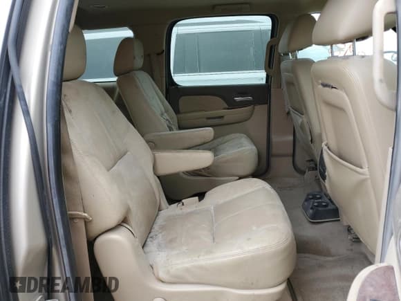 ✅ 2011 Chevrolet Suburban LT • VIN: 1GNSCJE09BR269263 • Lot: 75262054. Wystawiony na Copart z przebiegiem 108 988 mil. Bezpłatny archiwum sprzedaży aukcyjnych z USA i szczegółowy raport historii pojazdu na DreamBid. Zdjęcie 11.