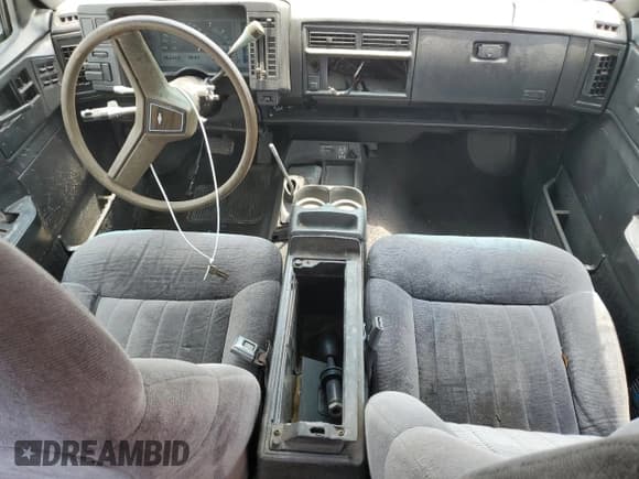 ✅ 1994 GMC Jimmy Diamond Edition Luxury • VIN: 1GKDT13W5R2503916 • Lot: 54717215. Wystawiony na Copart z przebiegiem 99 991 mil. Bezpłatny archiwum sprzedaży aukcyjnych z USA i szczegółowy raport historii pojazdu na DreamBid. Zdjęcie 8.