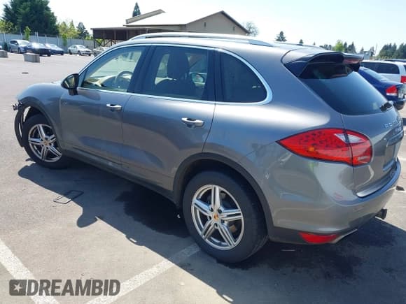 ✅ 2013 Porsche Cayenne • VIN: WP1AA2A24DLA19117 • Lot: 42111056. Wystawiony na IAAI z przebiegiem 117 632 mil. Bezpłatny archiwum sprzedaży aukcyjnych z USA i szczegółowy raport historii pojazdu na DreamBid. Zdjęcie 3.