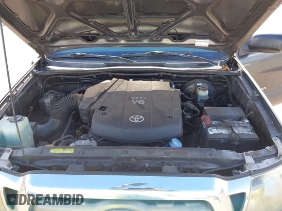 ✅ 2010 Toyota Tacoma PreRunner • VIN: 3TMJU4GNXAM104768 • Lot: 42989199. Listed on IAAI with 251,283 mi. Free auction sales archive from the USA and detailed vehicle history report at DreamBid. Image 10.