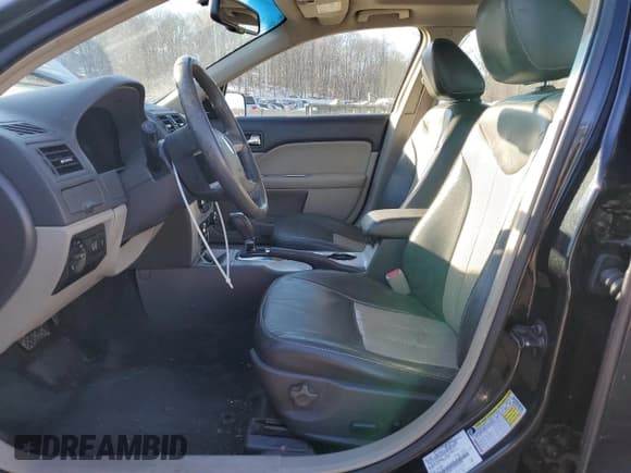 ✅ 2010 Mercury Milan Hybrid • VIN: 3MEDM0L33AR646208 • Lot: 42519105. Listed on Copart with 126,812 mi. Free auction sales archive from the USA and detailed vehicle history report at DreamBid. Image 7.