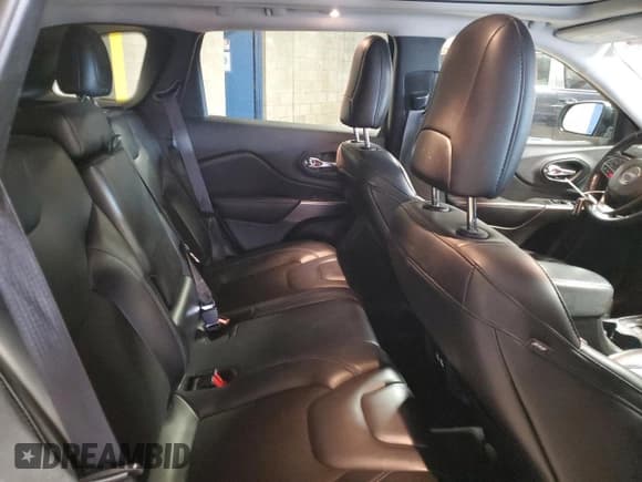 ✅ 2021 Jeep Cherokee Altitude • VIN: 1C4PJMLB5MD126630 • Lot: 85271895. Wystawiony na Copart z przebiegiem 77 822 mil. Bezpłatny archiwum sprzedaży aukcyjnych z USA i szczegółowy raport historii pojazdu na DreamBid. Zdjęcie 11.