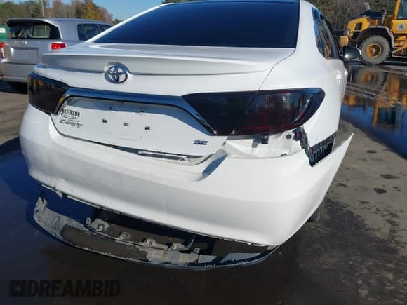 ✅ 2015 Toyota Camry SE • VIN: 4T1BF1FK6FU898316 • Лот: 43697779. Опубликован ранее на IAAI с пробегом 211 555 миль. Бесплатный доступ к архиву аукционных продаж из США и подробный отчёт об истории автомобиля на DreamBid. Изображение 6.
