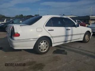 ✅ 1999 Mercedes-Benz C 230/260/280/320 • VIN: WDBHA29G6XA743924 • Lot: 70222874. Wystawiony na Copart z przebiegiem 224 405 mil. Bezpłatny archiwum sprzedaży aukcyjnych z USA i szczegółowy raport historii pojazdu na DreamBid. Zdjęcie 3.