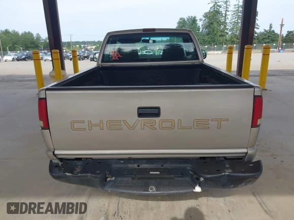 ✅ 2002 Chevrolet S-10 LS • VIN: 1GCCS145628137953 • Лот: 42517695. Опубликован ранее на IAAI с пробегом 197 637 миль. Бесплатный доступ к архиву аукционных продаж из США и подробный отчёт об истории автомобиля на DreamBid. Изображение 16.