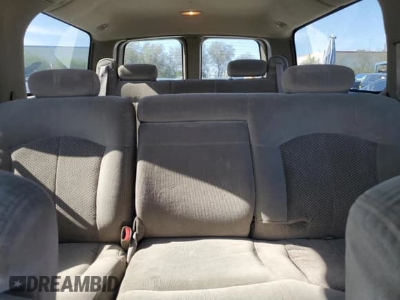 ✅ 2001 Chevrolet Suburban LS • VIN: 3GNEC16T81G222813 • Лот: 57213525. Опубликован ранее на Copart с пробегом 289 901 миль. Бесплатный доступ к архиву аукционных продаж из США и подробный отчёт об истории автомобиля на DreamBid. Изображение 10.