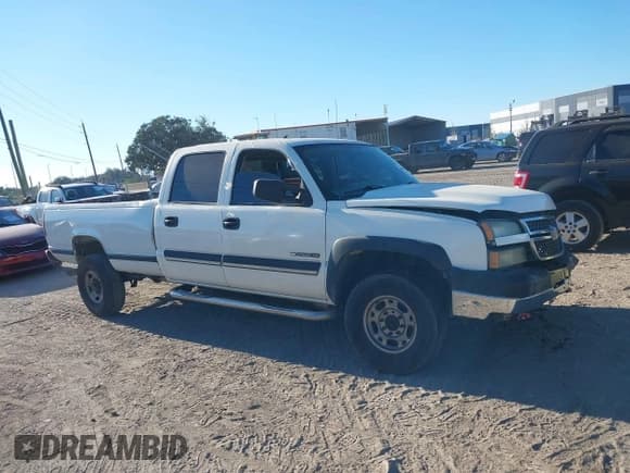 ✅ 2005 Chevrolet Silverado 2500HD LT • VIN: 1GCHC23UX5F811703 • Lot: 43603568. Wystawiony na IAAI z przebiegiem 254 895 mil. Bezpłatny archiwum sprzedaży aukcyjnych z USA i szczegółowy raport historii pojazdu na DreamBid. Zdjęcie 14.