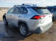 ✅ 2022 Toyota RAV4 Hybrid XLE • VIN: 4T3RWRFV8NU052766 • Lot: 43836286. Wystawiony na IAAI z przebiegiem 44 609 mil. Bezpłatny archiwum sprzedaży aukcyjnych z USA i szczegółowy raport historii pojazdu na DreamBid. Zdjęcie 3.