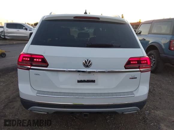 ✅ 2018 Volkswagen Atlas SEL Premium • VIN: 1V2NR2CA6JC537949 • Лот: 43666355. Опубликован ранее на IAAI с пробегом 62 238 миль. Бесплатный доступ к архиву аукционных продаж из США и подробный отчёт об истории автомобиля на DreamBid. Изображение 16.