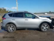 ✅ 2017 Toyota RAV4 LE • VIN: 2T3ZFREV5HW328178 • Lot: 43690827. Wystawiony na IAAI z przebiegiem 169 536 mil. Bezpłatny archiwum sprzedaży aukcyjnych z USA i szczegółowy raport historii pojazdu na DreamBid. Zdjęcie 13.