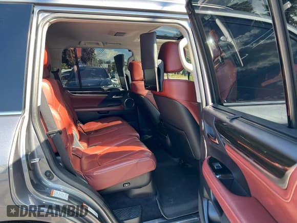 ✅ 2016 Lexus LX 570 • VIN: JTJHY7AXXG4204286 • Lot: 81157015. Listed on Copart with 132,150 mi. Free auction sales archive from the USA and detailed vehicle history report at DreamBid. Image 6.