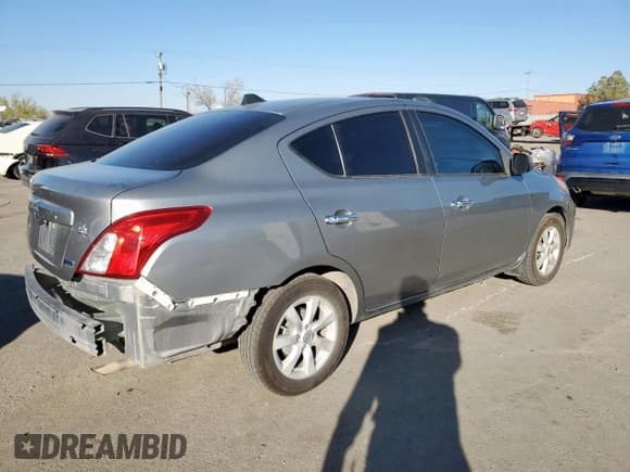 ✅ 2012 Nissan Versa SV • VIN: 3N1CN7AP0CL891100 • Лот: 92193555. Опубликован ранее на Copart с пробегом 140 672 миль. Бесплатный доступ к архиву аукционных продаж из США и подробный отчёт об истории автомобиля на DreamBid. Изображение 3.
