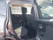 ✅ 2017 Jeep Renegade Sport • VIN: ZACCJBAH7HPF40297 • Lot: 41650907. Wystawiony na IAAI z przebiegiem 35 630 mil. Bezpłatny archiwum sprzedaży aukcyjnych z USA i szczegółowy raport historii pojazdu na DreamBid. Zdjęcie 8.