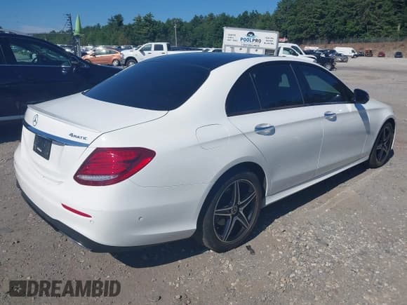 ✅ 2020 Mercedes-Benz E 350 • VIN: WDDZF8EB5LA736080 • Лот: 42621747. Опубликован ранее на IAAI с пробегом 61 231 миль. Бесплатный доступ к архиву аукционных продаж из США и подробный отчёт об истории автомобиля на DreamBid. Изображение 4.