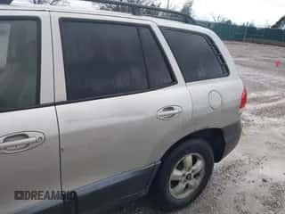 2005 Hyundai Santa Fe GLS с VIN KM8SC73DX5U003846, выставлен на аукционе IAAI как лот 41171772 с пробегом Не указан миль и . История ставок и продаж доступна на DreamBid. Изображение 6.