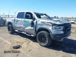 2019 Ram 1500 Rebel z VIN 1C6SRFLTXKN692868, wystawiony jako IAAI lot #43031939 z przebiegiem Nie podano mil oraz . Historia ofert i sprzedaży dostępna na DreamBid. Obrazek 1.