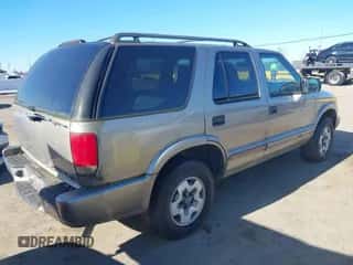 2002 Chevrolet Blazer LS with VIN 1GNDT13W52K213071, listed as a IAAI auction lot 41336010 with 157,758 mi miles and . Bid and sale history available at DreamBid. Image 4.