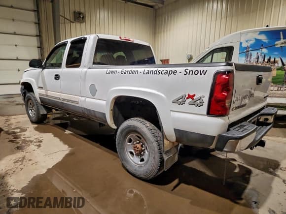 ✅ 2005 Chevrolet Silverado 2500HD LS • VIN: 1GCHK29U45E311987 • Lot: 93718665. Wystawiony na Copart z przebiegiem 256 364 mil. Bezpłatny archiwum sprzedaży aukcyjnych z USA i szczegółowy raport historii pojazdu na DreamBid. Zdjęcie 2.