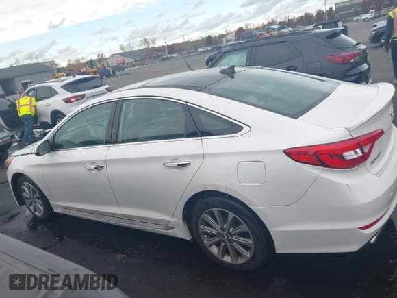 ✅ 2016 Hyundai Sonata Sport • VIN: 5NPE34AF8GH332675 • Lot: 43559315. Listed on IAAI with 98,493 mi. Free auction sales archive from the USA and detailed vehicle history report at DreamBid. Image 14.