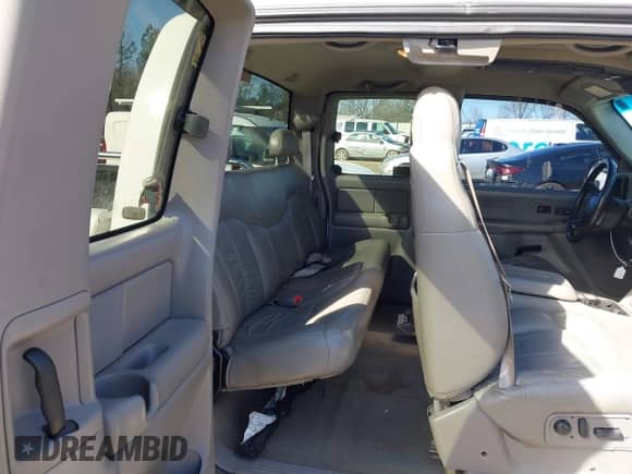 ✅ 2001 Chevrolet Silverado 1500 LT • VIN: 1GCEC19T01Z152616 • Lot: 41454877. Wystawiony na IAAI z przebiegiem 208 347 mil mil. Skorzystaj z bezpłatnego archiwum sprzedaży aukcyjnych z USA i zobacz szczegółowy raport historii pojazdu na DreamBid. Zdjęcie 8.