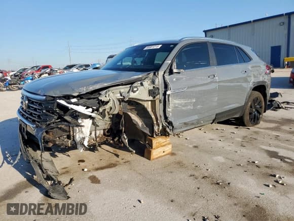 ✅ 2024 Volkswagen Atlas SE • VIN: 1V2KE2CA0RC204687 • Lot: 68881015. Wystawiony na Copart z przebiegiem 29 119 mil. Bezpłatny archiwum sprzedaży aukcyjnych z USA i szczegółowy raport historii pojazdu na DreamBid. Zdjęcie 1.