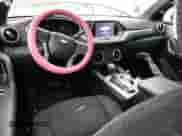 2021 Chevrolet Blazer LT z VIN 3GNKBHR4XMS587045, wystawiony jako Copart lot #47897864 z przebiegiem 105 467 mil mil oraz . Historia ofert i sprzedaży dostępna na DreamBid. Obrazek 8.