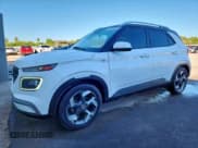 ✅ 2021 Hyundai Venue SEL • VIN: KMHRC8A39MU083668 • Лот: 92312265. Опубликован ранее на Copart с пробегом 33 782 миль. Бесплатный доступ к архиву аукционных продаж из США и подробный отчёт об истории автомобиля на DreamBid. Изображение 1.