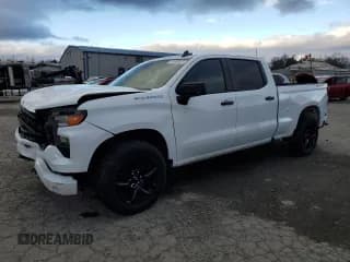 ✅ 2022 Chevrolet Silverado 1500 Custom • VIN: 3GCPDBEK0NG661734 • Lot: 92469555. Wystawiony na Copart z przebiegiem 32 093 mil. Bezpłatny archiwum sprzedaży aukcyjnych z USA i szczegółowy raport historii pojazdu na DreamBid. Zdjęcie 1.